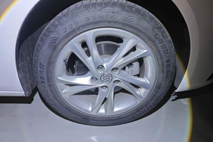 Used Buick Regal 2022 552T Smart Edition Right Front Wheel Hub