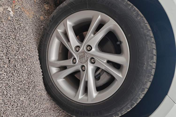 Used Buick Regal 2022 552T Smart Edition Right Front Wheel Hub