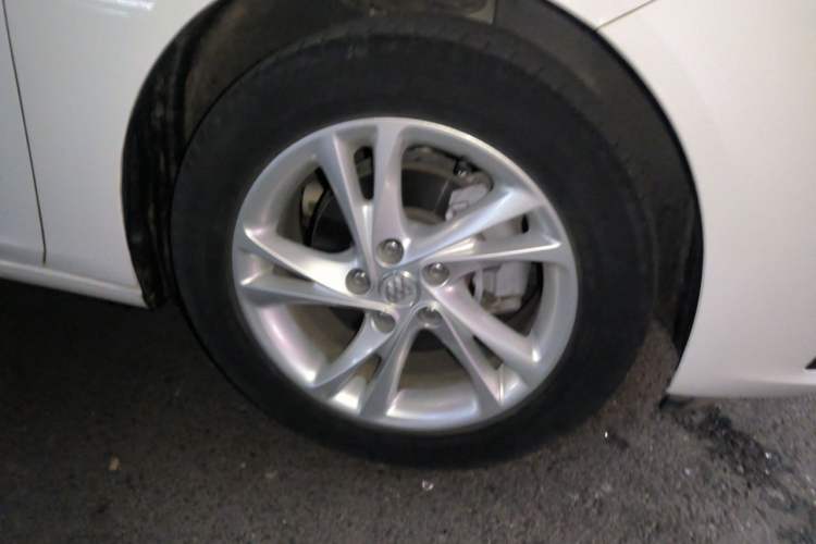Used Buick Regal 2022 552T Smart Edition Right Front Wheel Hub