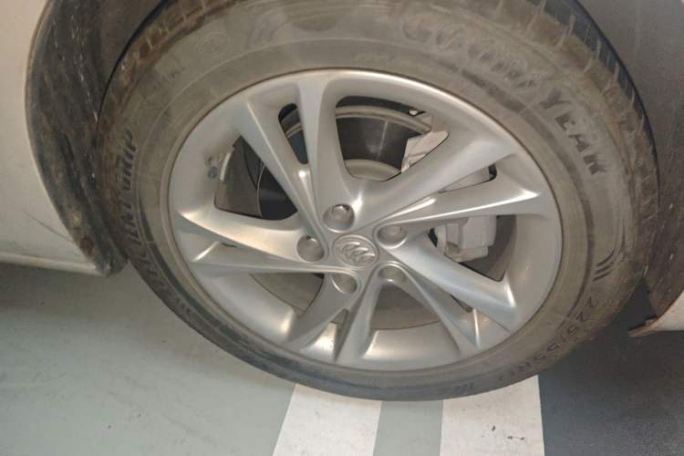 Used Buick Regal 2022 552T Smart Edition Right Front Wheel Hub