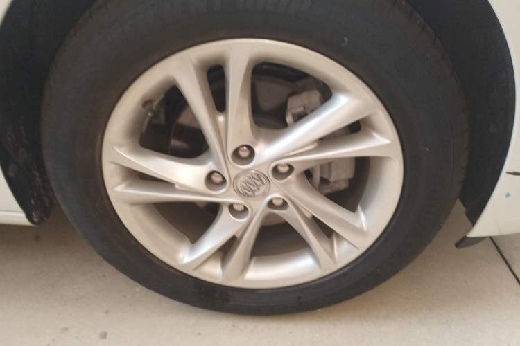 Used Buick Regal 2022 552T Smart Edition Right Front Wheel Hub