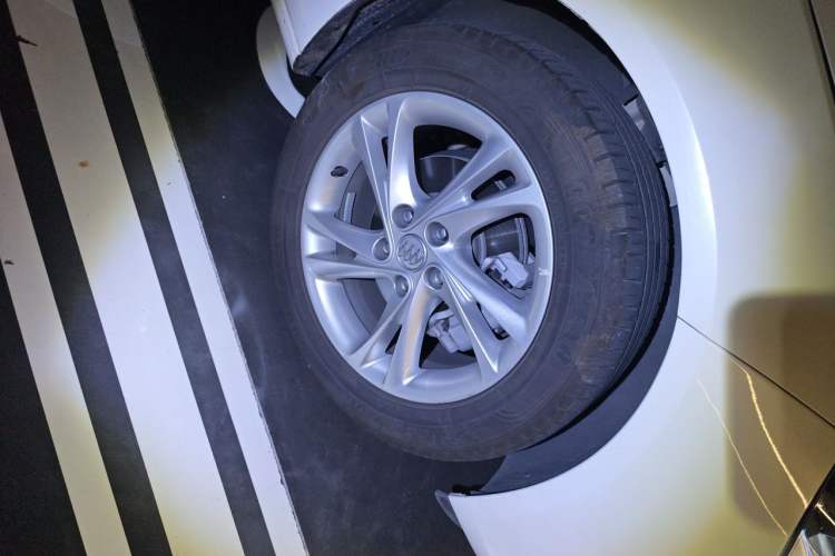 Used Buick Regal 2022 552T Smart Edition Right Front Wheel Hub