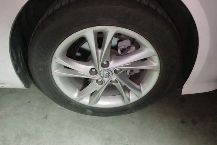 Used Buick Regal 2022 552T Smart Edition Right Front Wheel Hub