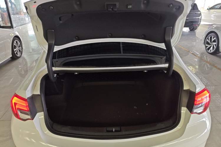 Used Buick Regal 2022 552T Smart Edition Trunk