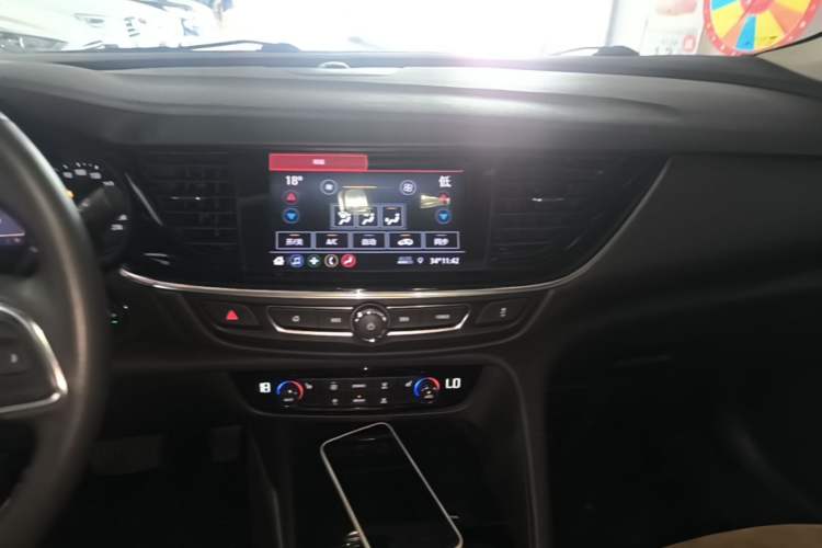 Used Buick Regal 2023 552T Smart Enjoyment Version Audio And AC Panel