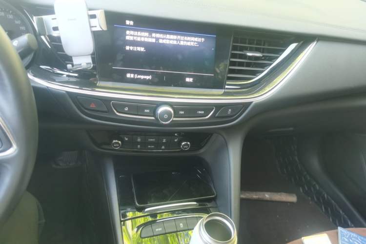 Used Buick Regal 2023 552T Smart Enjoyment Version Audio And AC Panel