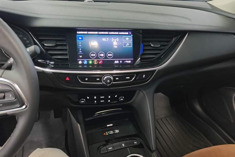 Used Buick Regal 2023 552T Smart Enjoyment Version Audio And AC Panel