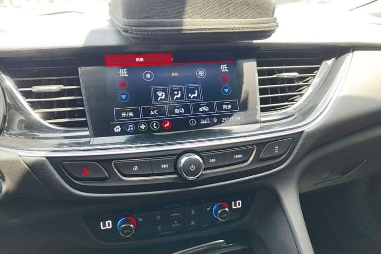 Used Buick Regal 2023 552T Smart Enjoyment Version Audio And AC Panel