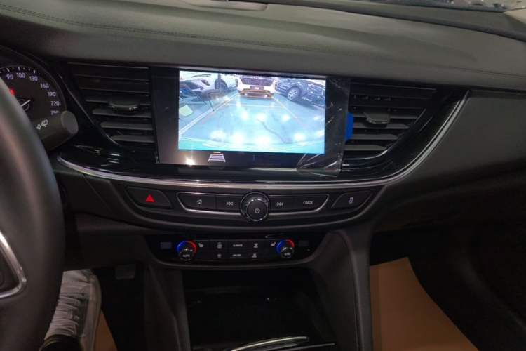 Used Buick Regal 2023 552T Smart Enjoyment Version Audio And AC Panel
