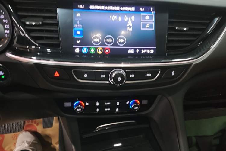 Used Buick Regal 2023 552T Smart Enjoyment Version Audio And AC Panel