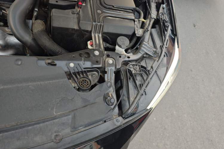 Used Buick Regal 2023 552T Smart Enjoyment Version Engine Bay Left