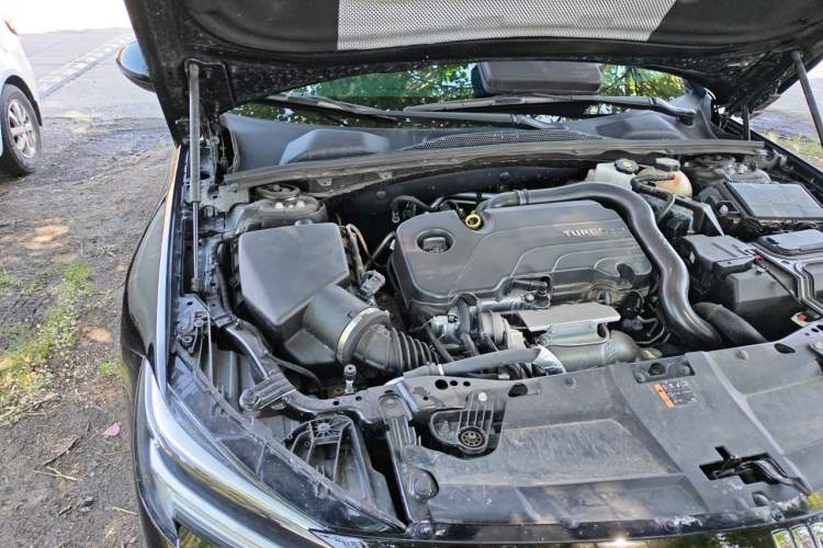 Used Buick Regal 2023 552T Smart Enjoyment Version Engine Bay Right