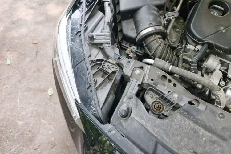 Used Buick Regal 2023 552T Smart Enjoyment Version Engine Bay Right