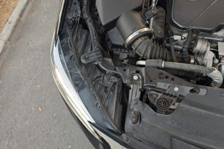 Used Buick Regal 2023 552T Smart Enjoyment Version Engine Bay Right
