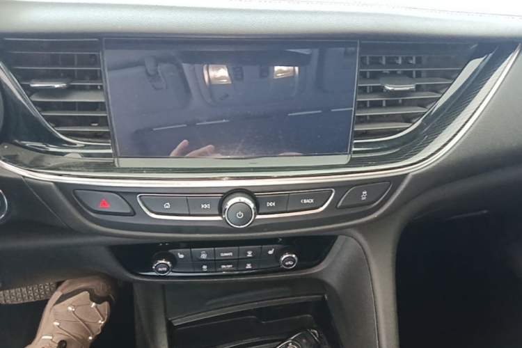 Used Buick Regal 2023 552T Smart Enjoyment Version Audio And AC Panel