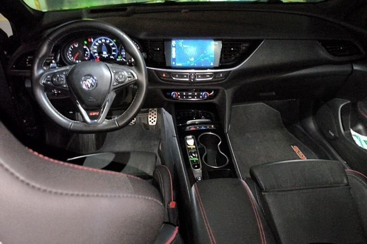 Used Buick Regal 2023 GS Prestige Model Center Console