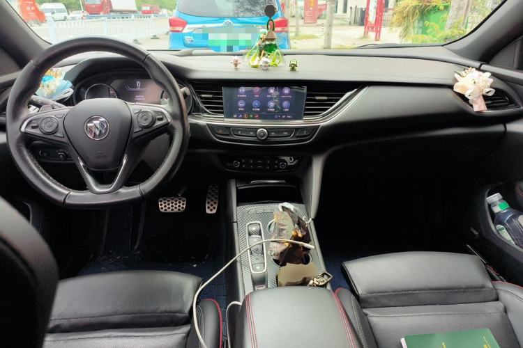 Used Buick Regal 2023 GS Prestige Model Center Console
