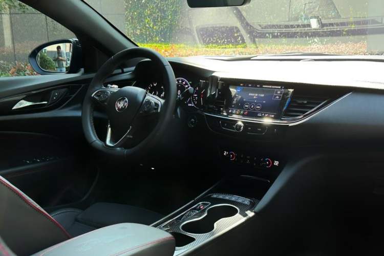 Used Buick Regal 2023 GS Prestige Model Interior 3