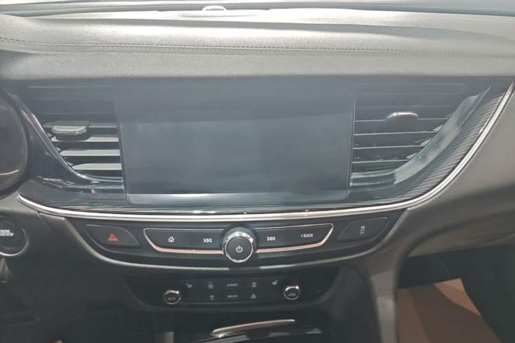 Used Buick Regal 2023 552T Smart Enjoyment Version Audio And AC Panel