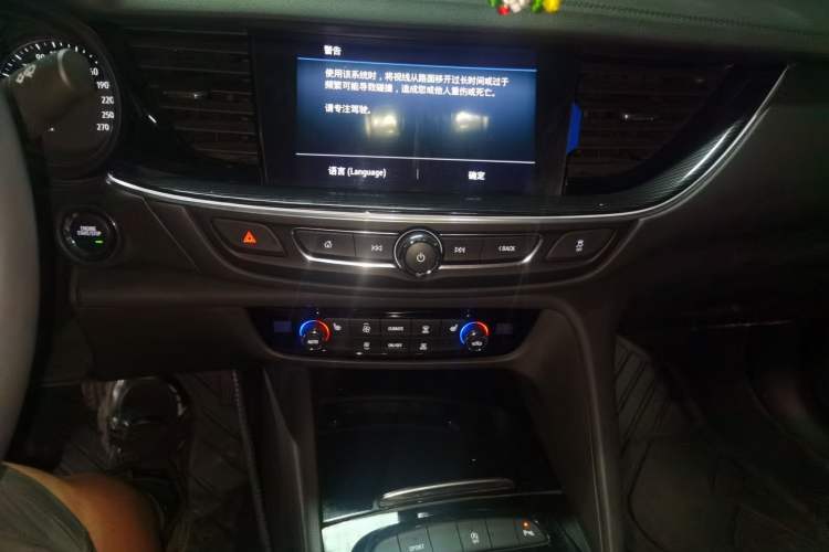 Used Buick Regal 2023 552T Smart Enjoyment Version Audio And AC Panel
