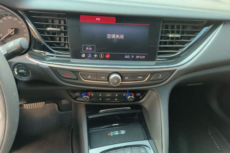 Used Buick Regal 2023 552T Smart Enjoyment Version Audio And AC Panel