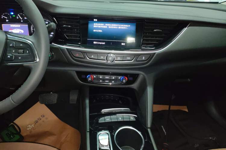 Used Buick Regal 2023 552T Smart Enjoyment Version Audio And AC Panel