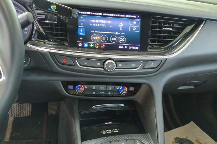 Used Buick Regal 2023 552T Smart Enjoyment Version Audio And AC Panel