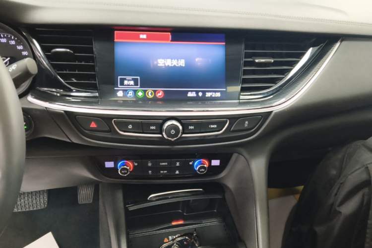 Used Buick Regal 2023 552T Smart Enjoyment Version Audio And AC Panel