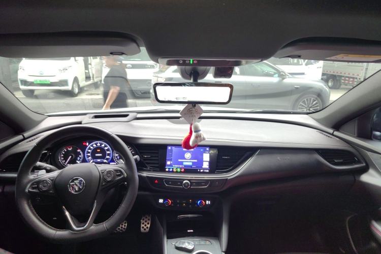 Used Buick Regal 2023 GS Prestige Model Center Console