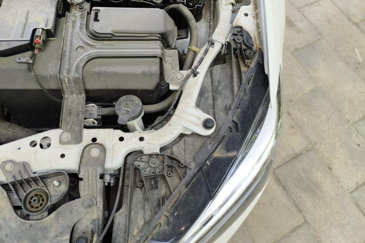 Used Buick Regal 2023 552T Smart Enjoyment Version Engine Bay Left