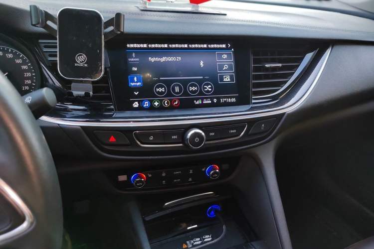 Used Buick Regal 2024 25T Deluxe Edition Audio And AC Panel