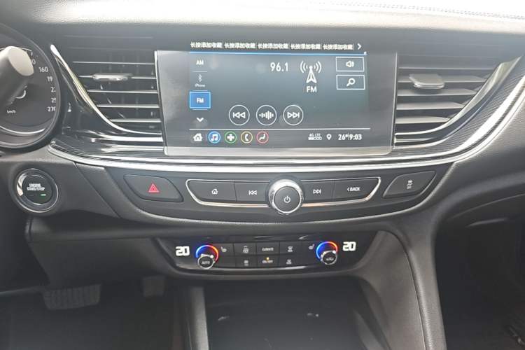 Used Buick Regal 2024 25T Deluxe Edition Audio And AC Panel