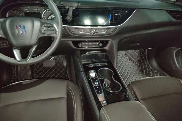 Used Buick Regal 2024 25T Deluxe Edition Audio And AC Panel