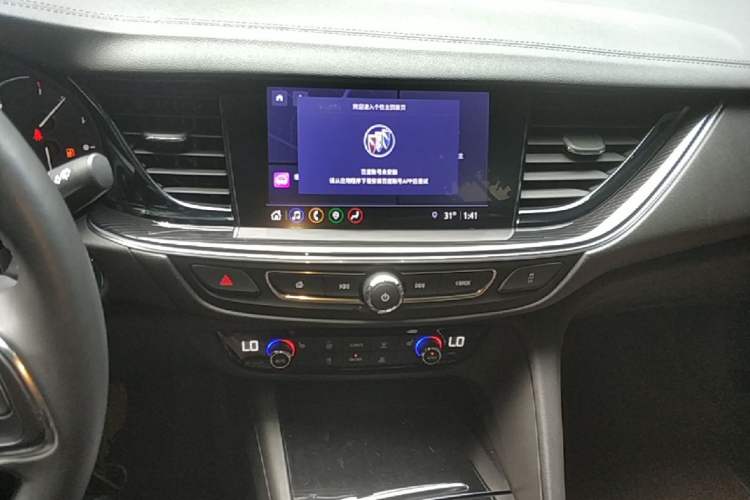 Used Buick Regal 2024 28T Luxury Edition Audio And AC Panel