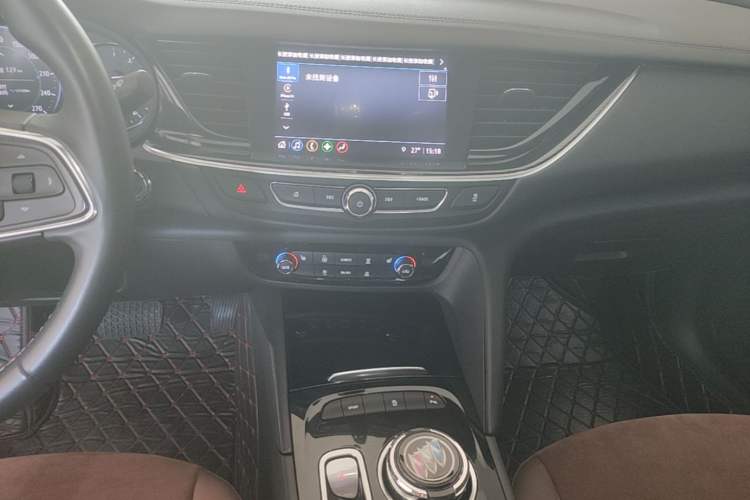 Used Buick Regal 2024 28T Luxury Edition Audio And AC Panel