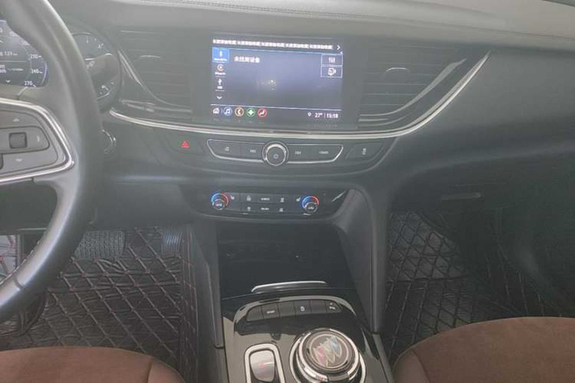 Used Buick Regal 2024 28T Luxury Edition Audio And AC Panel