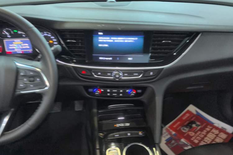 Used Buick Regal 2024 25T Deluxe Edition Audio And AC Panel