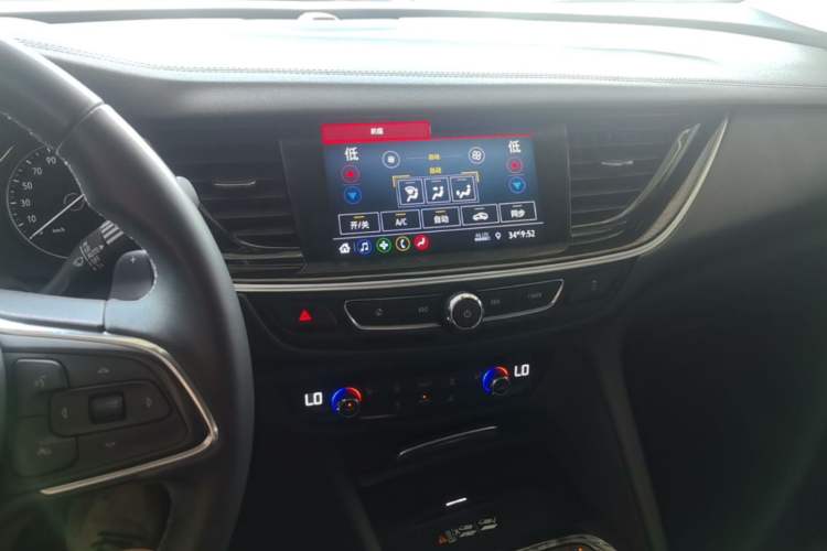 Used Buick Regal 2024 25T Deluxe Edition Audio And AC Panel
