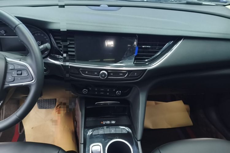 Used Buick Regal 2024 25T Deluxe Edition Audio And AC Panel