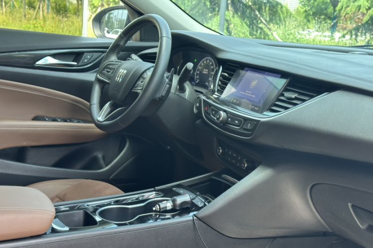 Used Buick Regal 2024 28T Luxury Edition Audio And AC Panel