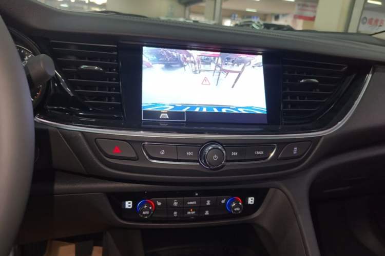 Used Buick Regal 2024 28T Luxury Edition Audio And AC Panel