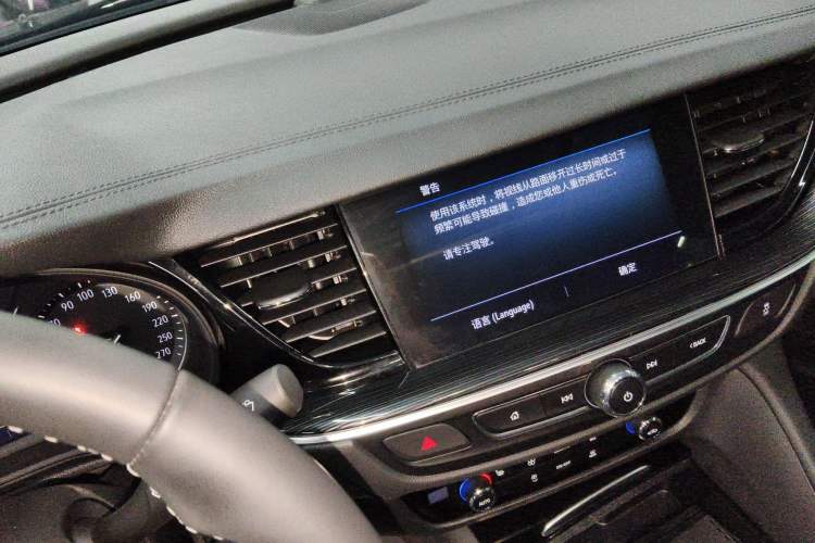 Used Buick Regal 2024 25T Deluxe Edition Audio And AC Panel