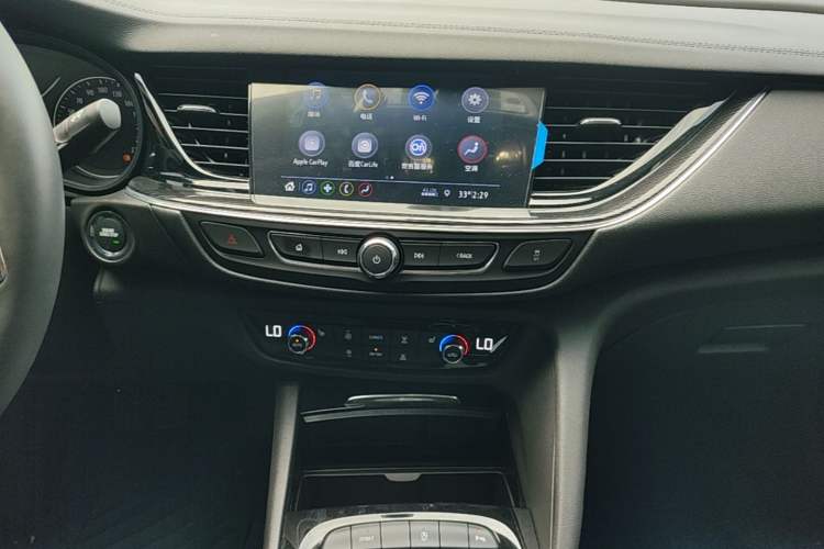 Used Buick Regal 2024 Revised 25T Ultra-Comfort Edition Audio And AC Panel