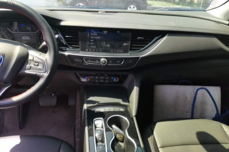 Used Buick Regal 2024 Revised 25T Ultra-Comfort Edition Audio And AC Panel