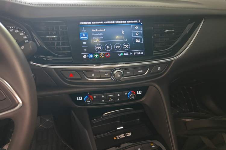Used Buick Regal 2024 25T Deluxe Edition Audio And AC Panel