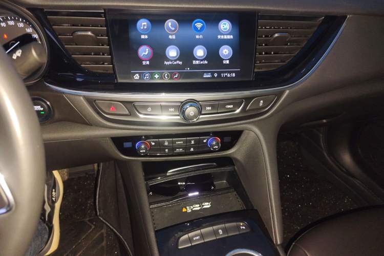 Used Buick Regal 2024 25T Deluxe Edition Audio And AC Panel