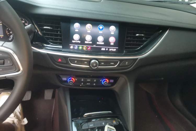 Used Buick Regal 2024 Revised 25T Ultra-Comfort Edition Audio And AC Panel