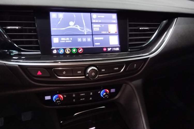 Used Buick Regal 2024 28T Luxury Edition Audio And AC Panel