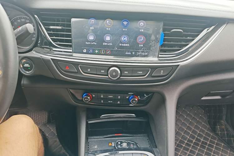 Used Buick Regal 2024 25T Deluxe Edition Audio And AC Panel