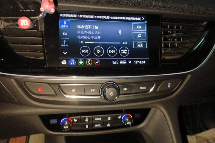 Used Buick Regal 2024 25T Deluxe Edition Audio And AC Panel
